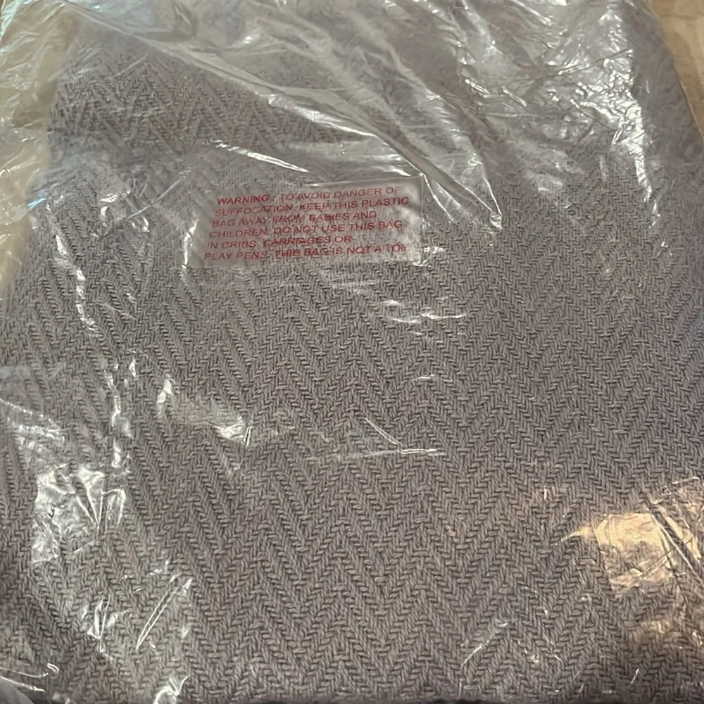 Creative Co-Op Grey Woven Cotton Pom Pom Throw/NWT